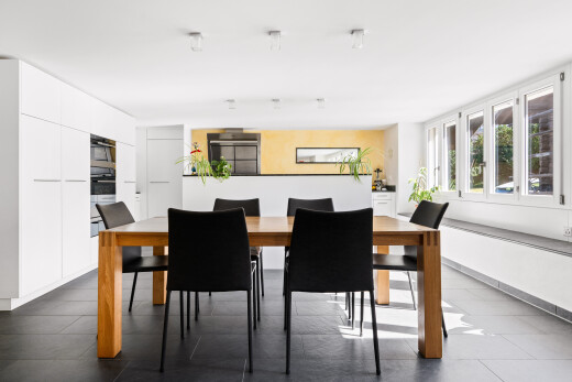 salle à manger avec inside property, natural light, lumière naturelle, drywall, et cloison sèche