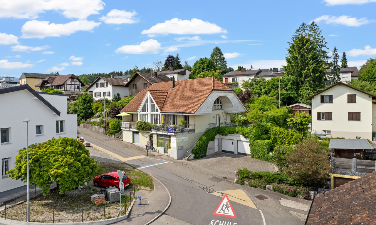 außenansicht mit wohngebietblick, residential view, day time, und freistehende garage