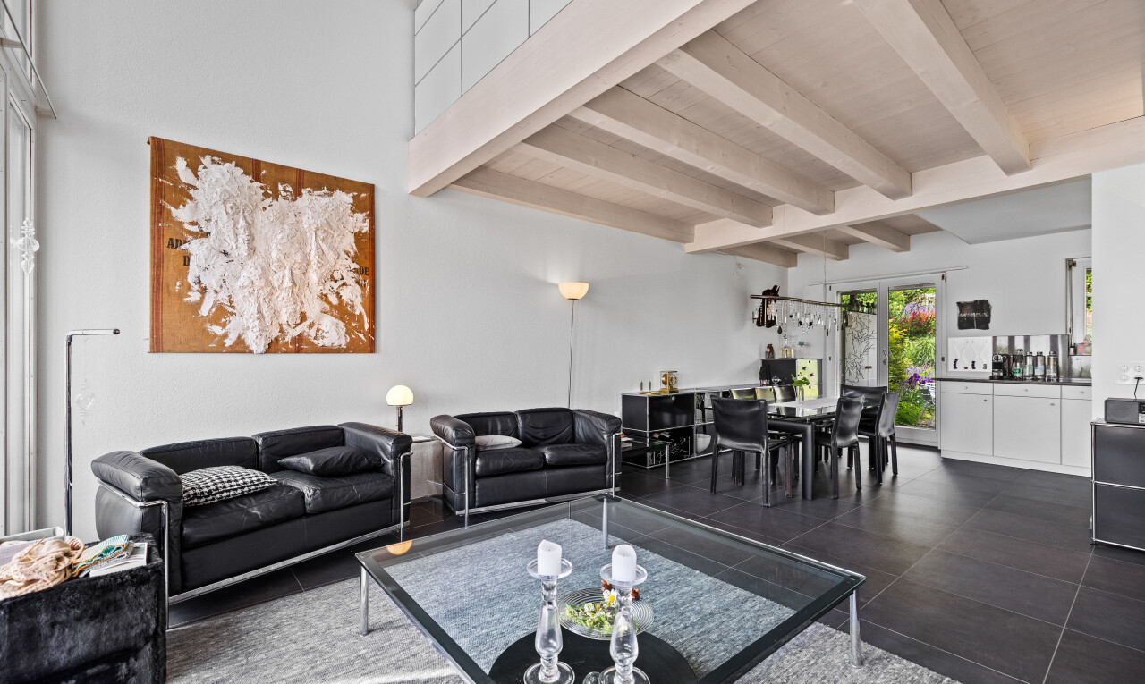 wohn- / esszimmer mit natural light, natürliches licht, tile floor, fliesenboden, und drywall