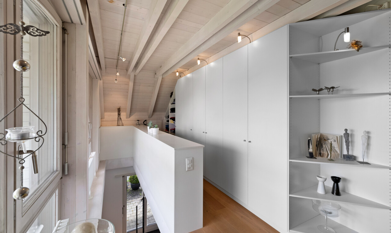 bad mit holzfußboden, wood finish floor, inside property, holzdecke, und wood ceiling