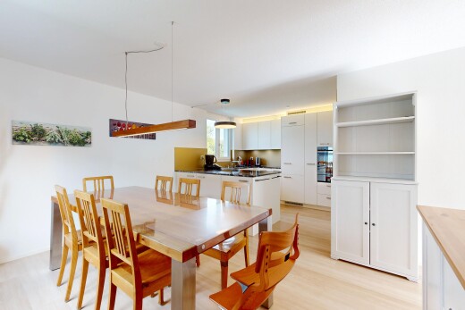 esszimmer mit holzfußboden, wood finish floor, inside property, gipskartonwand, und drywall