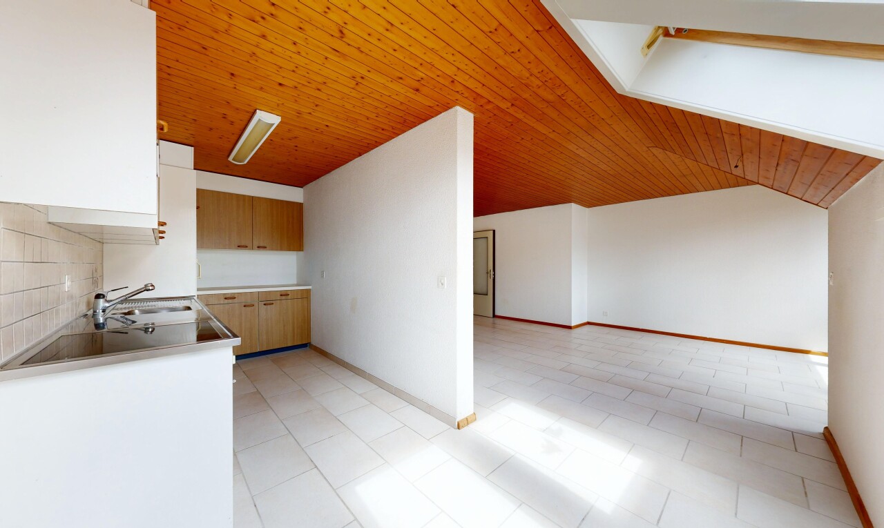 küche mit light floor, inside property, wood ceiling, holzdecke, und light countertops