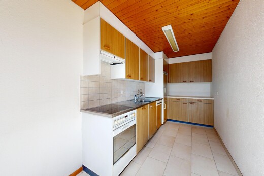 küche mit dark countertops, arbeitsplatten, light floor, küchenrückwand beim Herd, und küchenrückwand beim herd