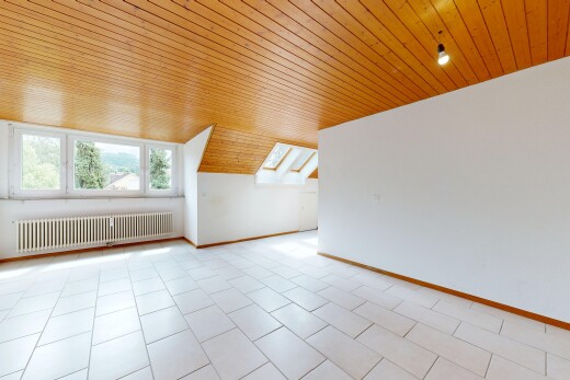 leerer raum mit light floor, baseboards wall, sockelleisten, low ceiling, und niedrige decke