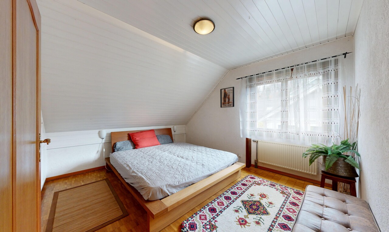 chambre avec lumière naturelle, natural light, pièce supplémentaire, radiateur, et inside property