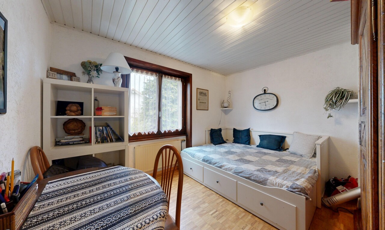 chambre avec lumière naturelle, natural light, cloison sèche, drywall, et inside property