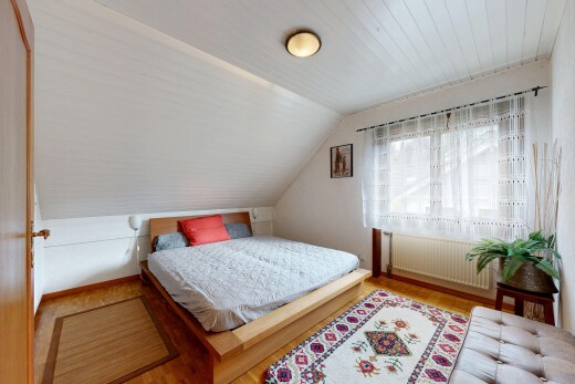 chambre avec lumière naturelle, natural light, pièce supplémentaire, radiateur, et inside property