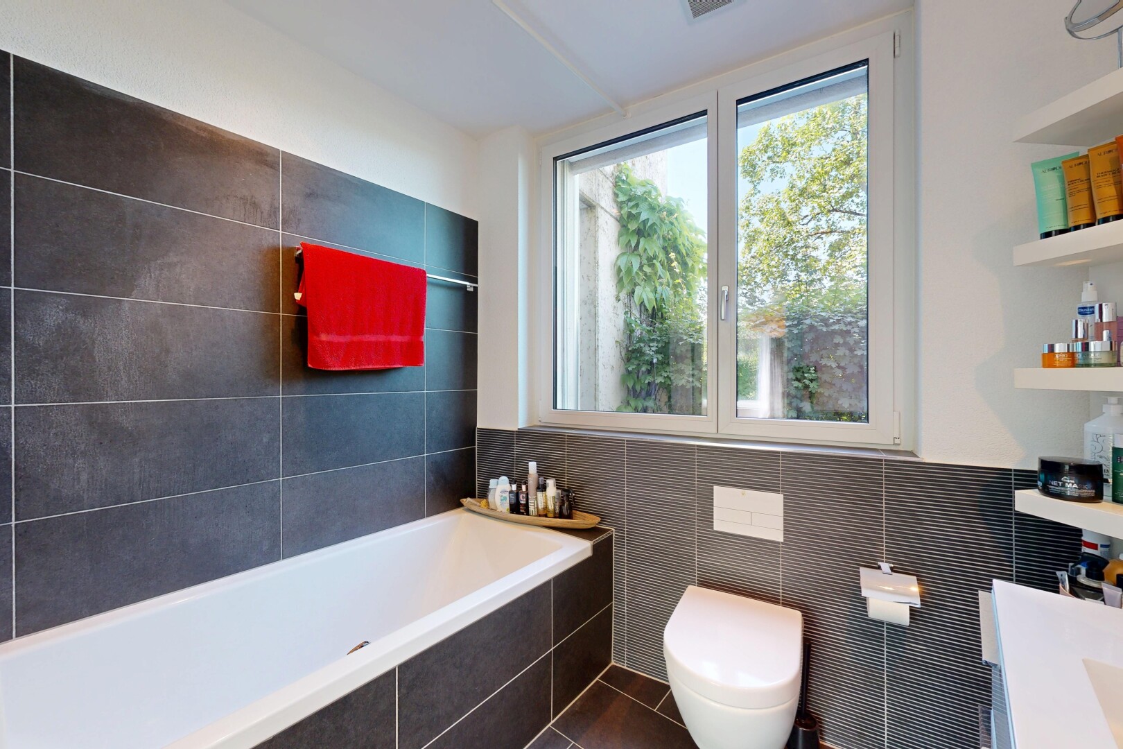 bad mit komplettes badezimmer, fliesenwand, tile wall, bad, und schminktisch