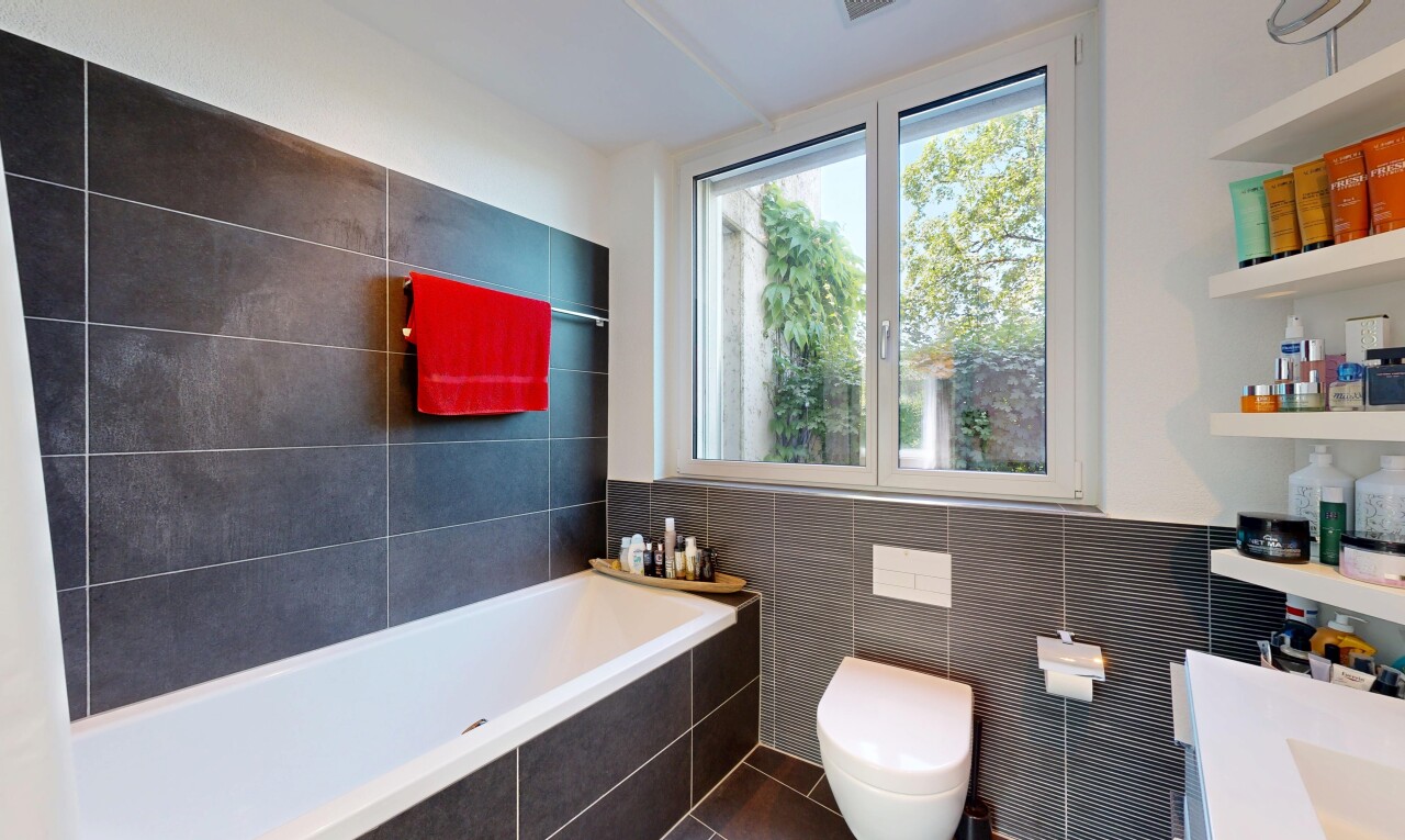 bad mit komplettes badezimmer, fliesenwand, tile wall, bad, und schminktisch