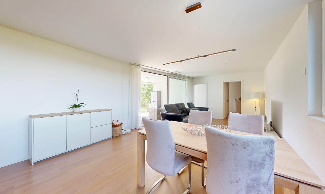 esszimmer mit holzfußboden, wood finish floor, gipskartonwand, drywall, und inside property