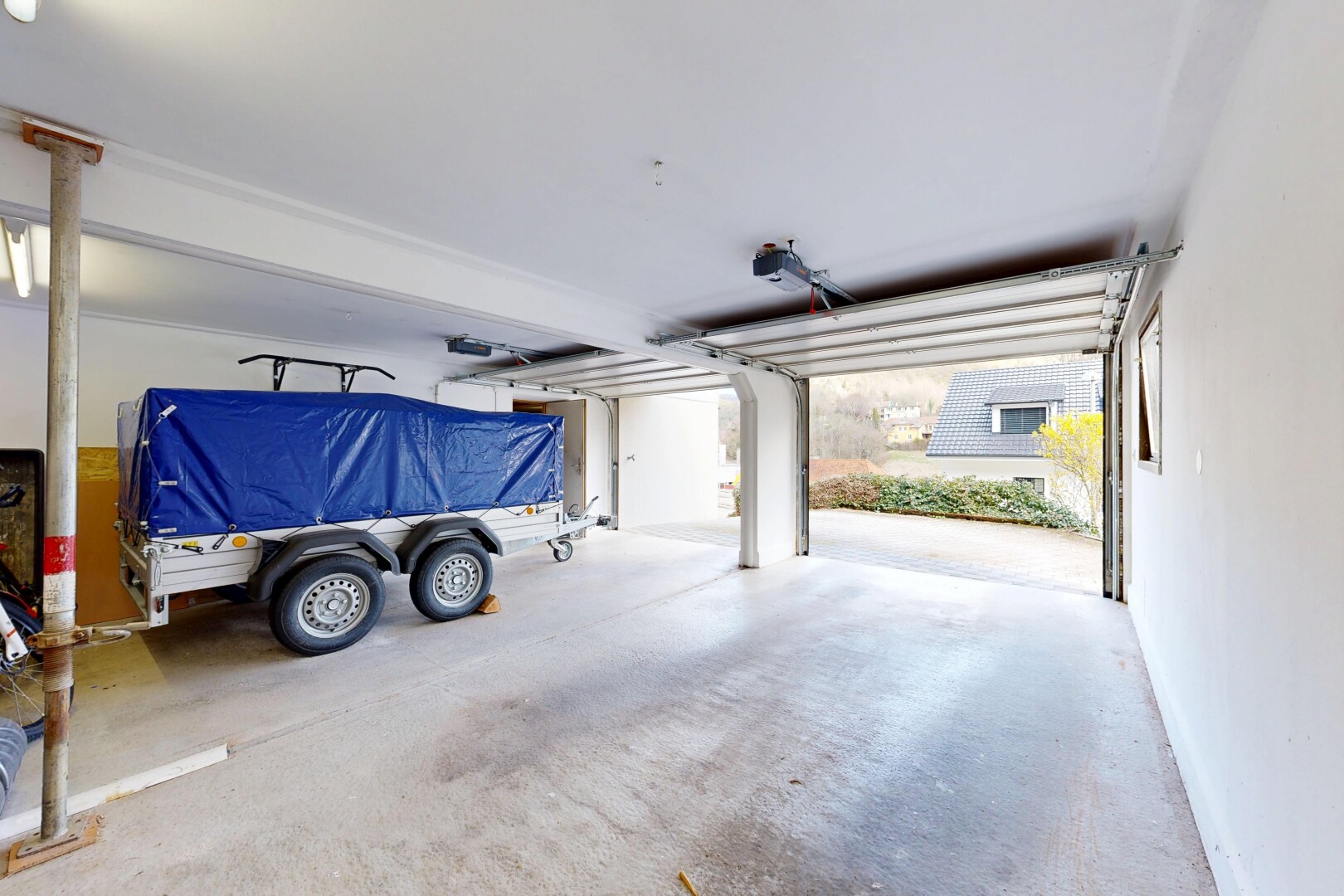 parking avec inside property