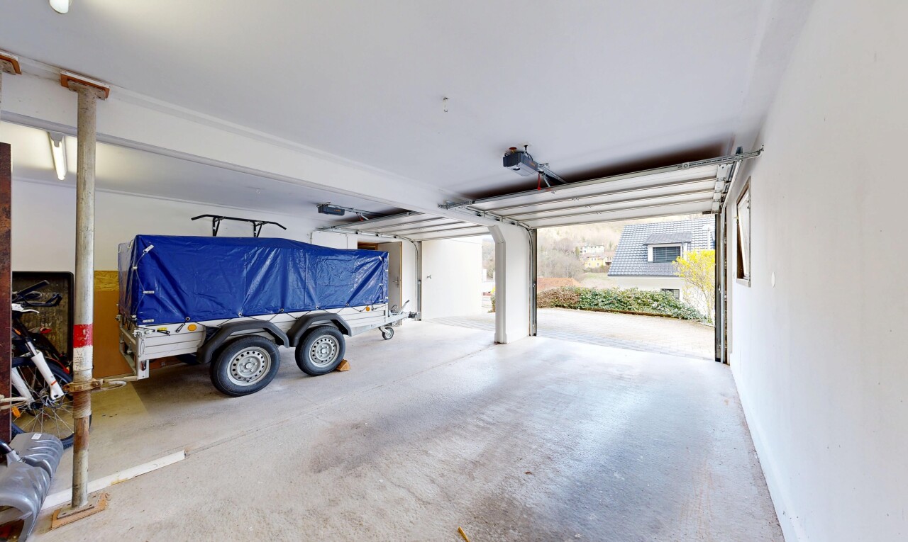 parking avec inside property