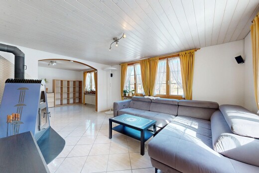 wohnzimmer mit gewölbte gehwege, inside property, gipskartonwand, drywall, und holzofen