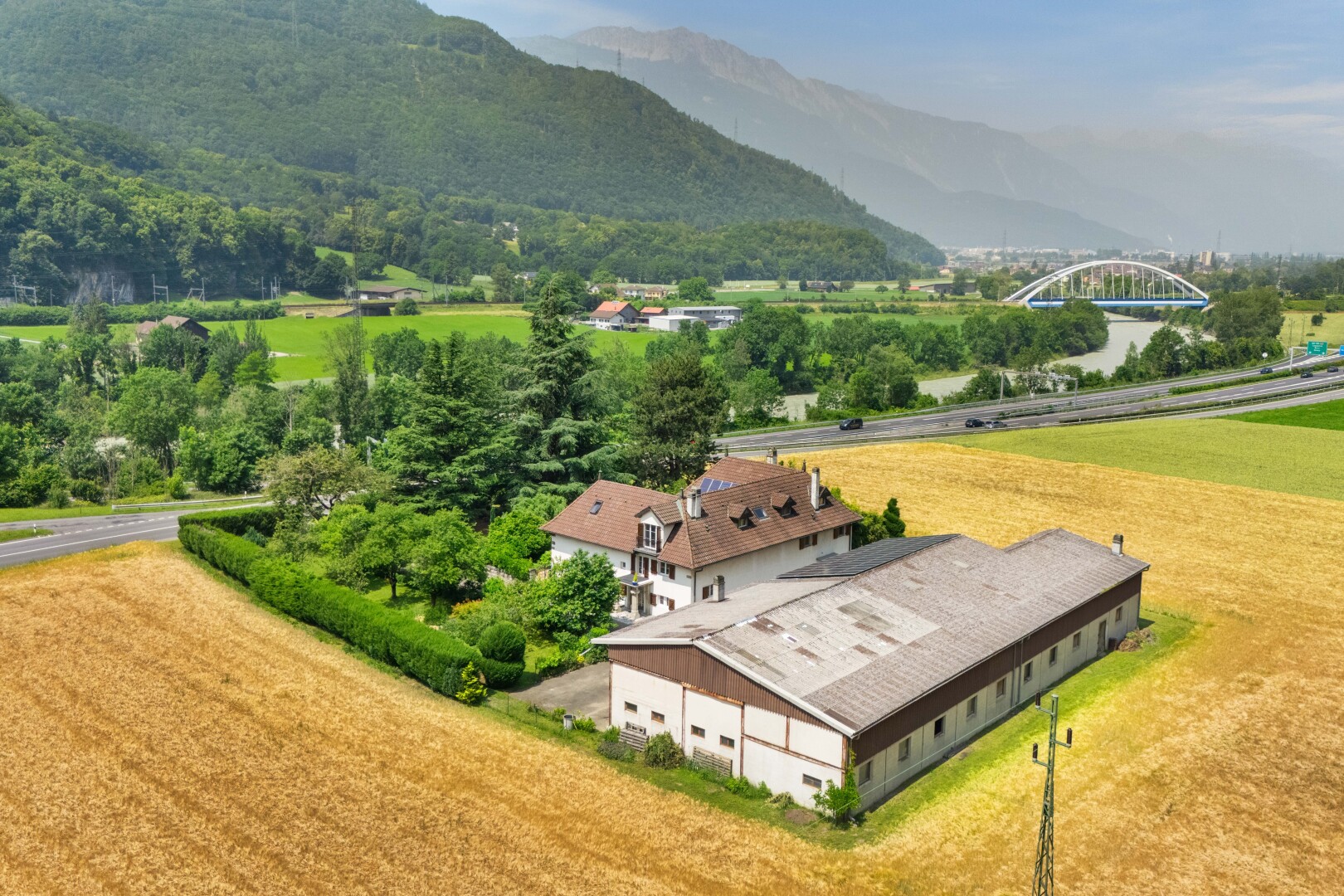 vue sur la montagne avec vue rurale, rural view, day time, property visible, et vue sur la montagne