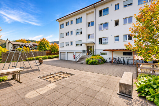 view of apartment building / complex