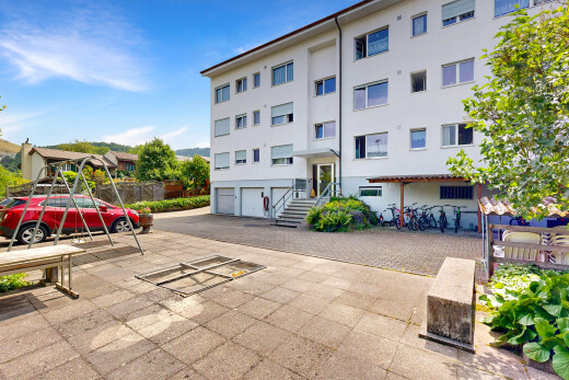 außenansicht mit day time, zaun, und vortreppe