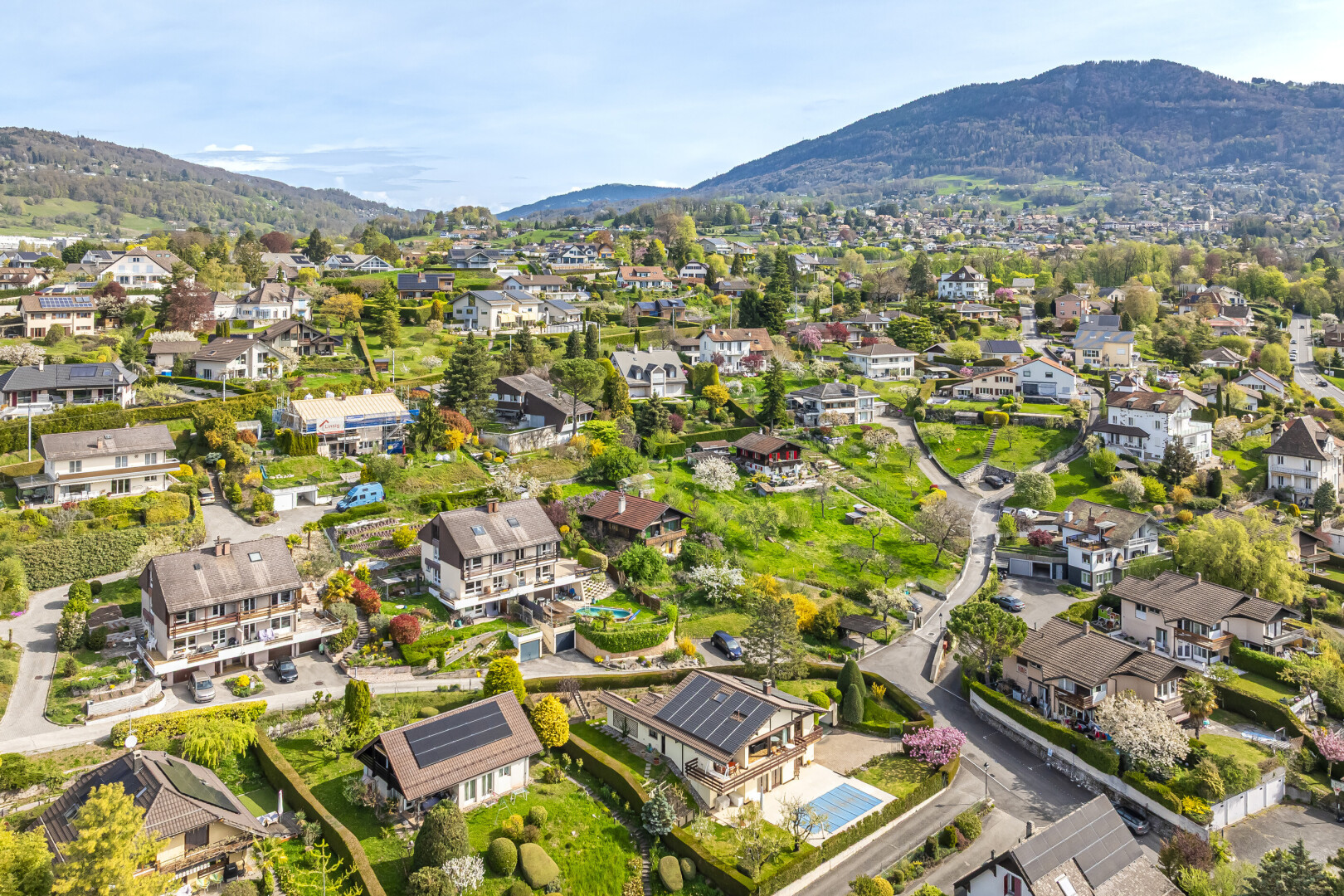 vue sur la montagne avec vue sur la montagne, mountain view, vue résidentielle, residential view, et day time