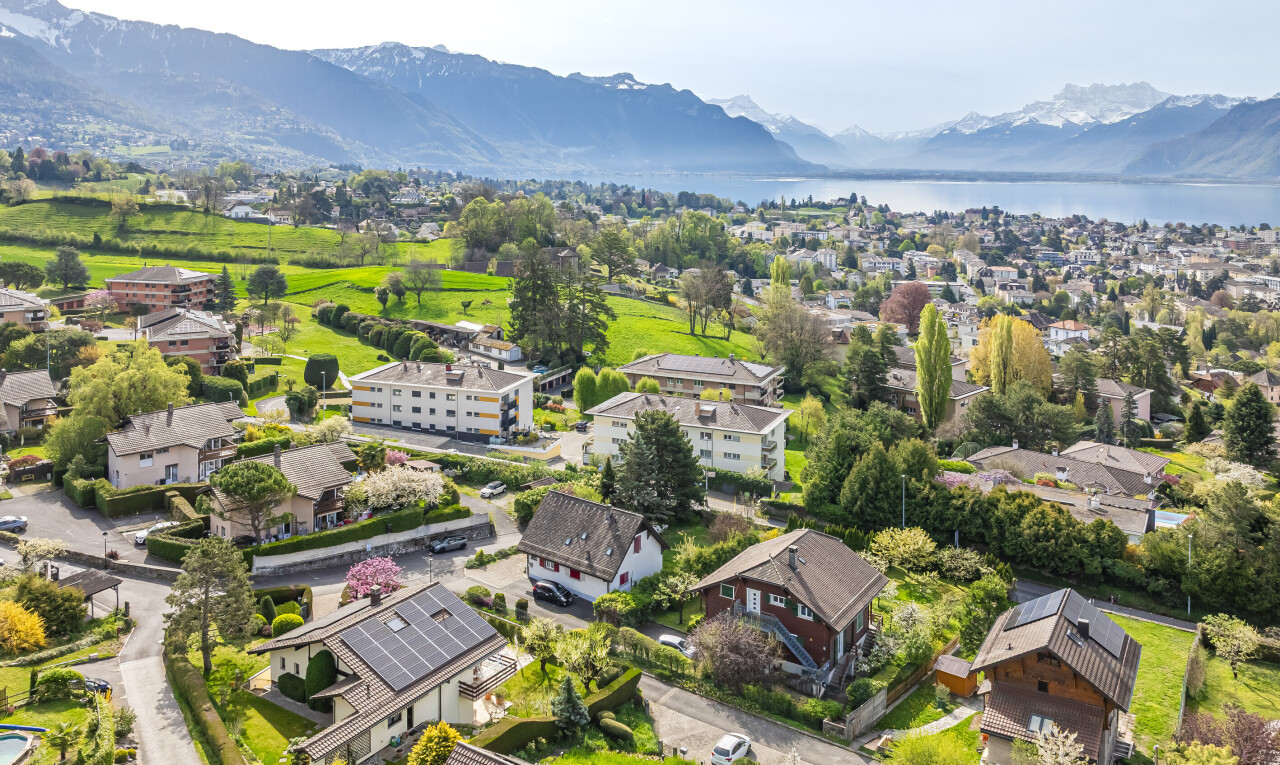vue sur la montagne avec vue sur la montagne, mountain view, vue résidentielle, residential view, et vue sur l'eau
