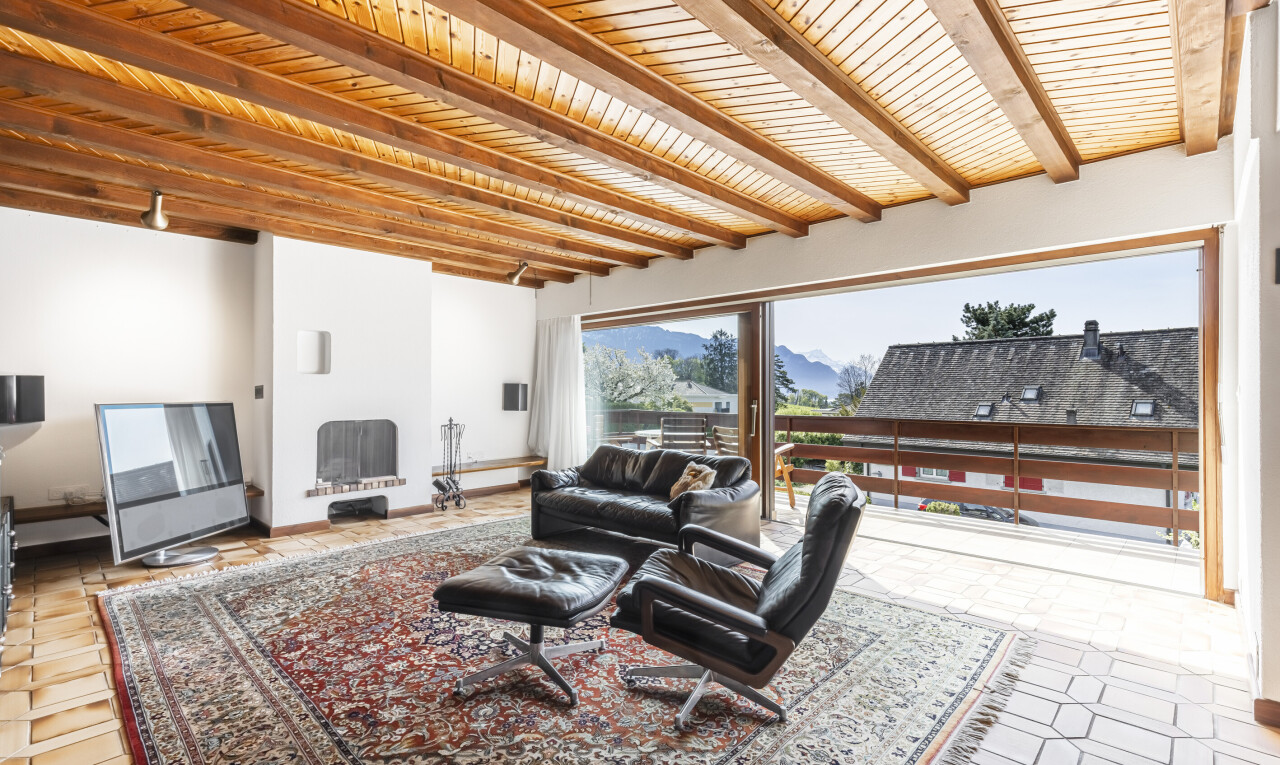 wohnzimmer mit inside property, natürliches licht, natural light, gipskartonwand, und drywall