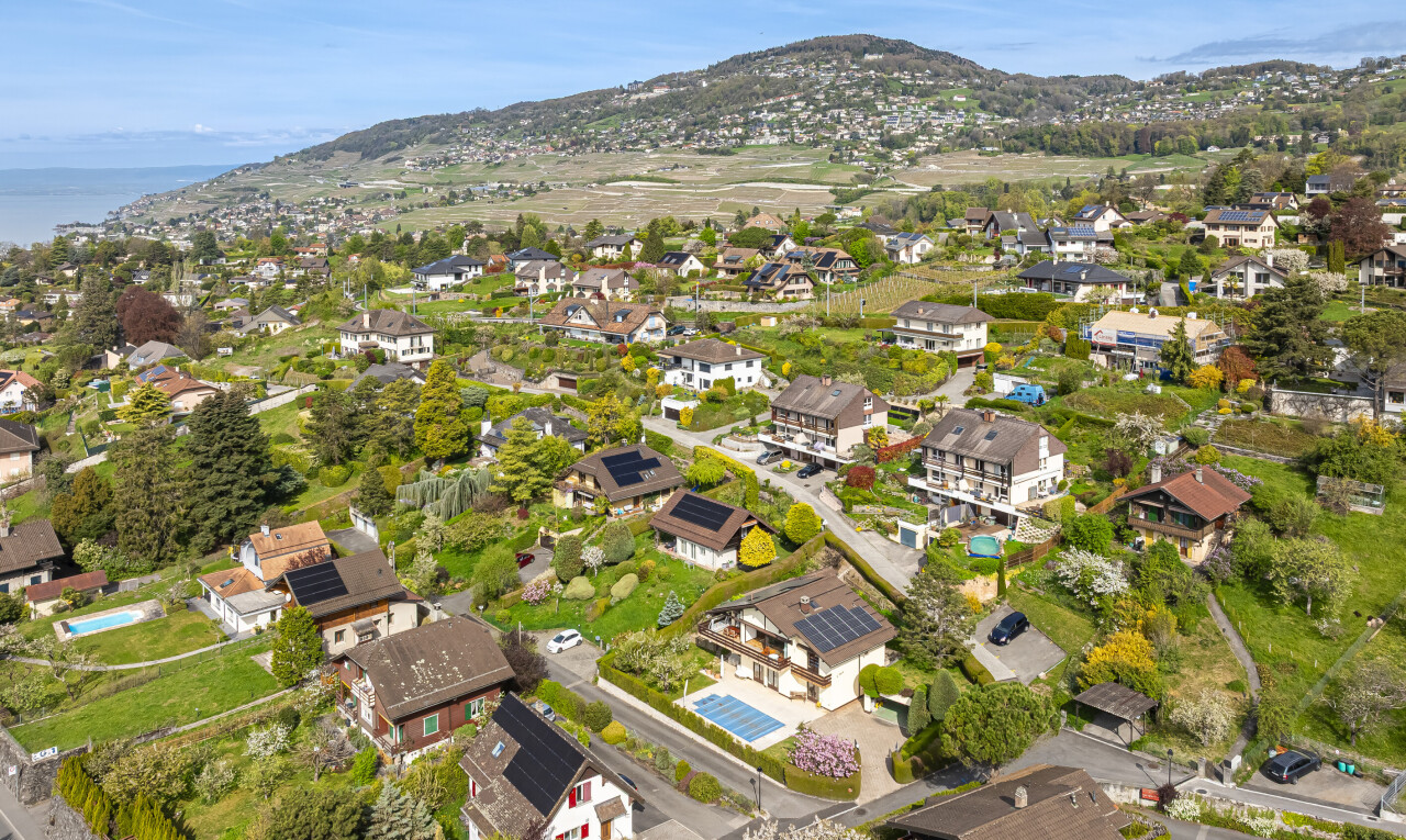 vue sur la montagne avec mountain view, vue sur la montagne, day time, residential view, et vue résidentielle