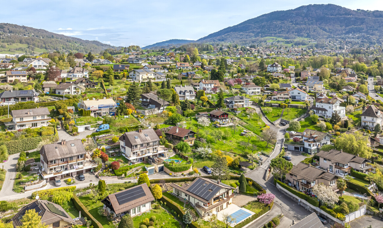 vue sur la montagne avec vue sur la montagne, mountain view, vue résidentielle, residential view, et day time