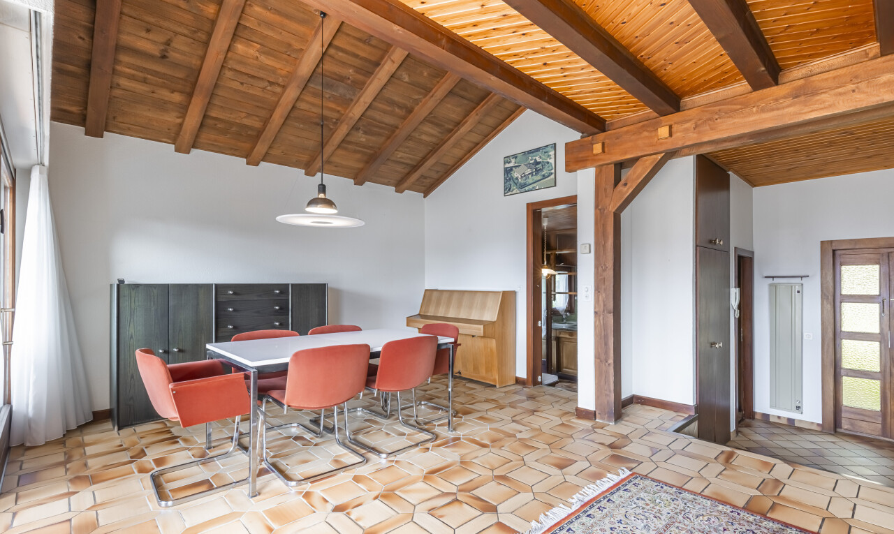 esszimmer mit natural light, natürliches licht, inside property, wood ceiling, und holzdecke