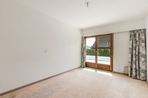 pièce vide avec inside property, lumière naturelle, natural light, cloison sèche, et drywall