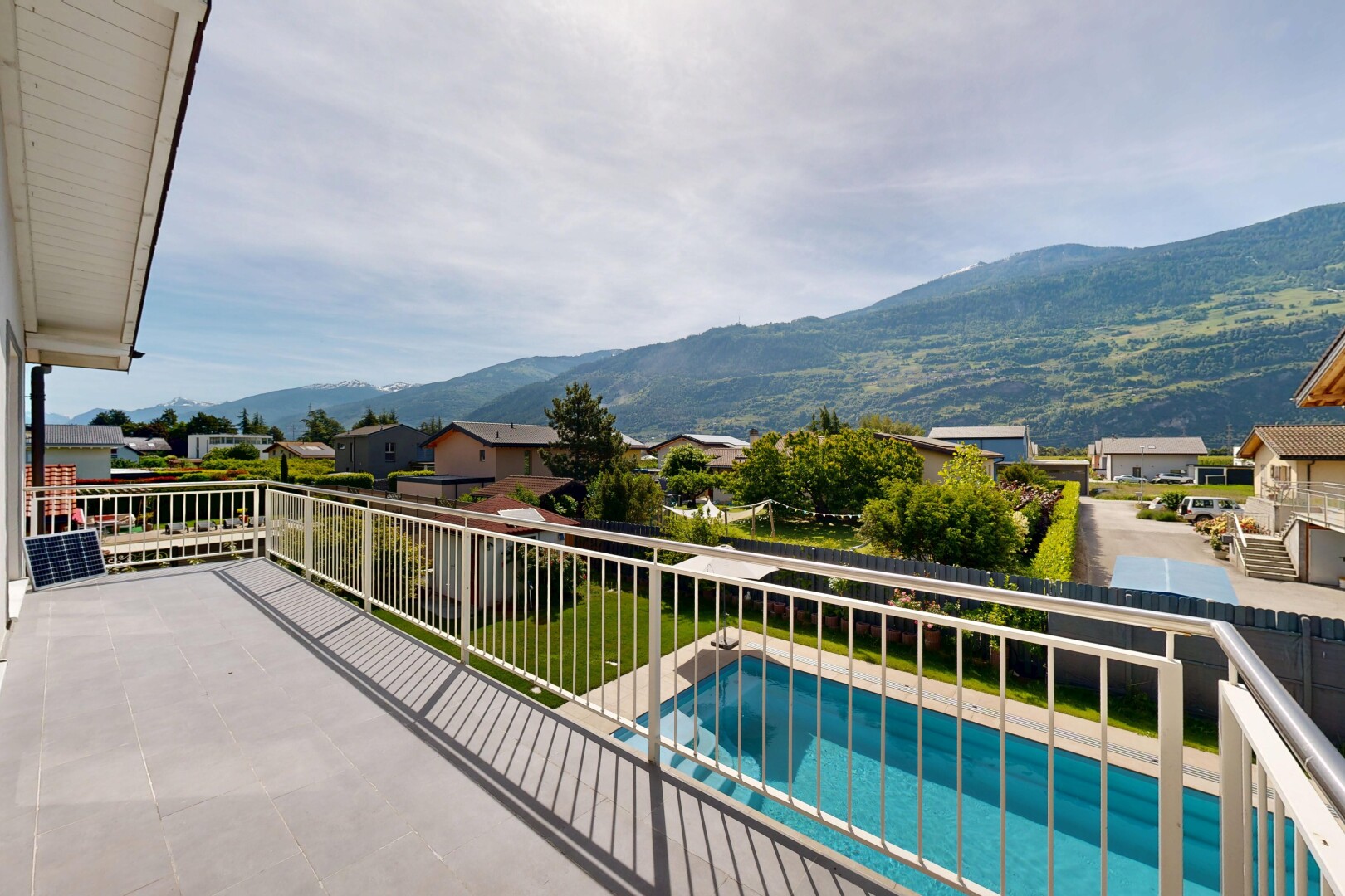 piscine avec from property, piscine, vue sur la montagne, mountain view, et day time