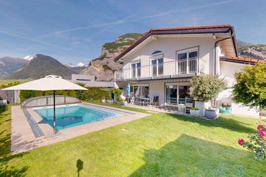 piscine avec mountain view, vue sur la montagne, terrasse, piscine, et day time