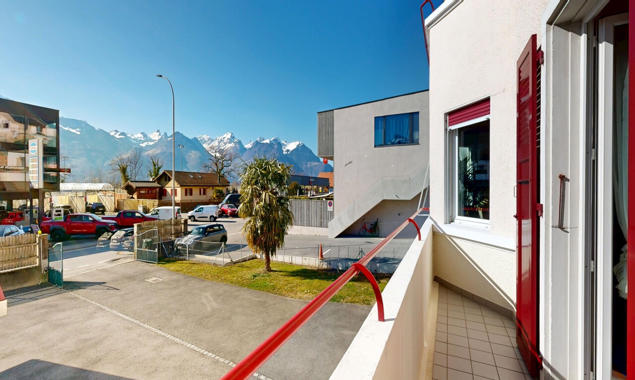 balcon avec vue sur la montagne, mountain view, day time, balcon, et from property