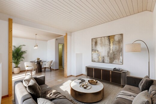 salon / salle à manger avec drywall, cloison sèche, inside property, virtually staged, et wood ceiling