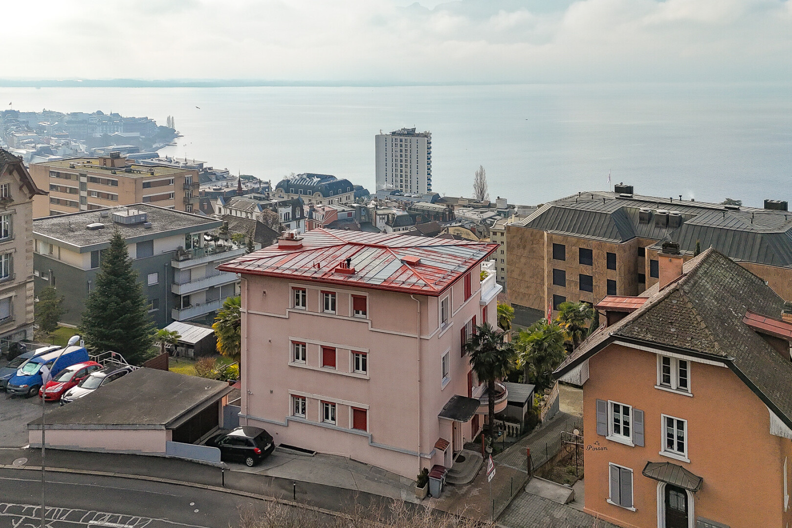 extérieur du bâtiment avec vue sur la ville, city view, et terrain vierge