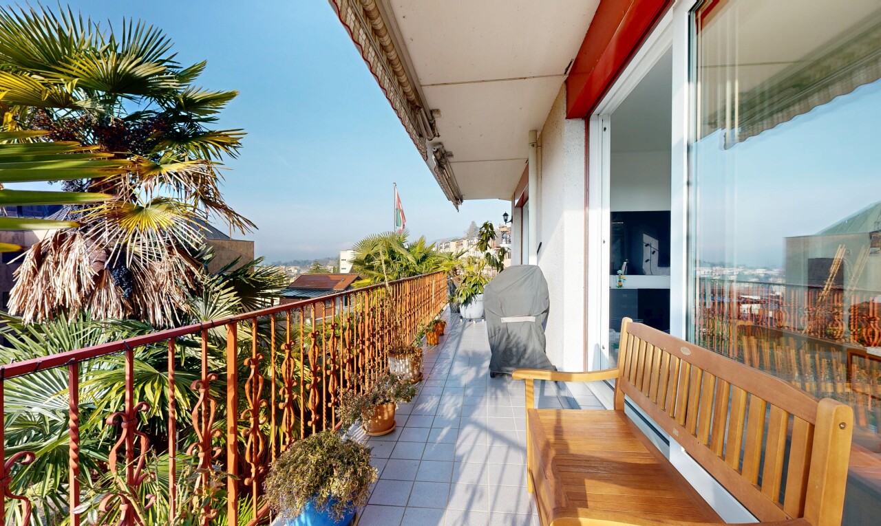 balcon avec from property, balcon, day time, et gril