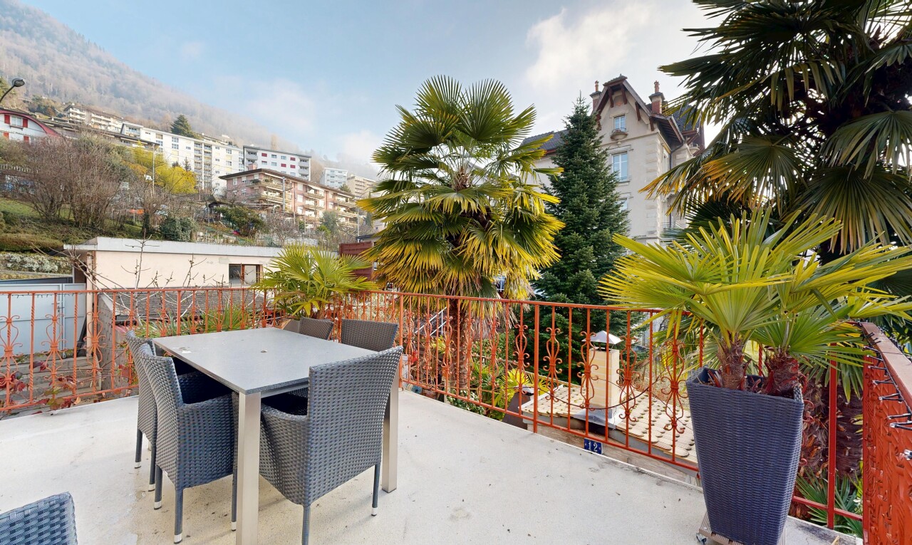 terrasse avec terrasse, coin repas extérieur, day time, et from property