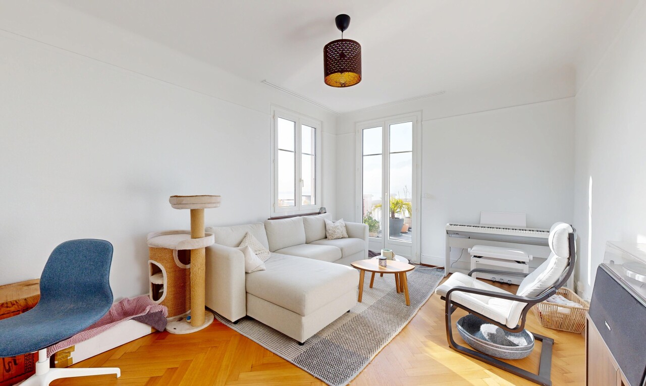 salon avec parquet floor, sol en finition bois, wood finish floor, inside property, et cloison sèche