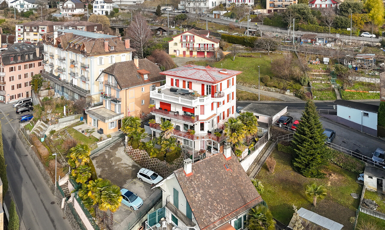 extérieur du bâtiment avec power lines view