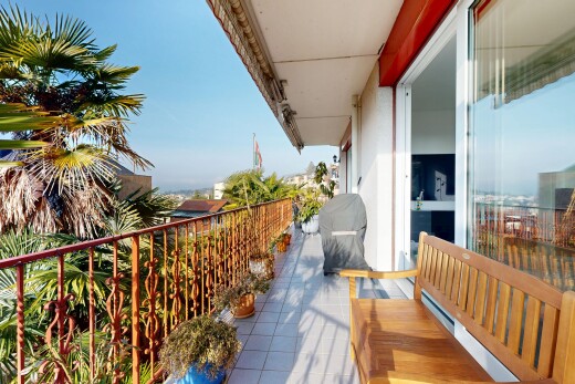 balcon avec from property, balcon, day time, et gril