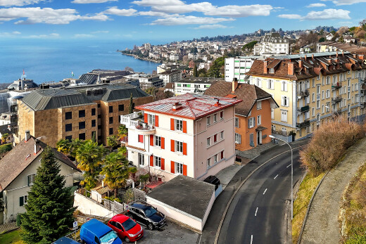 extérieur du bâtiment avec day time, vue sur l'eau, et water view