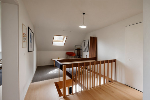 treppe mit dachschräge und dachfenster