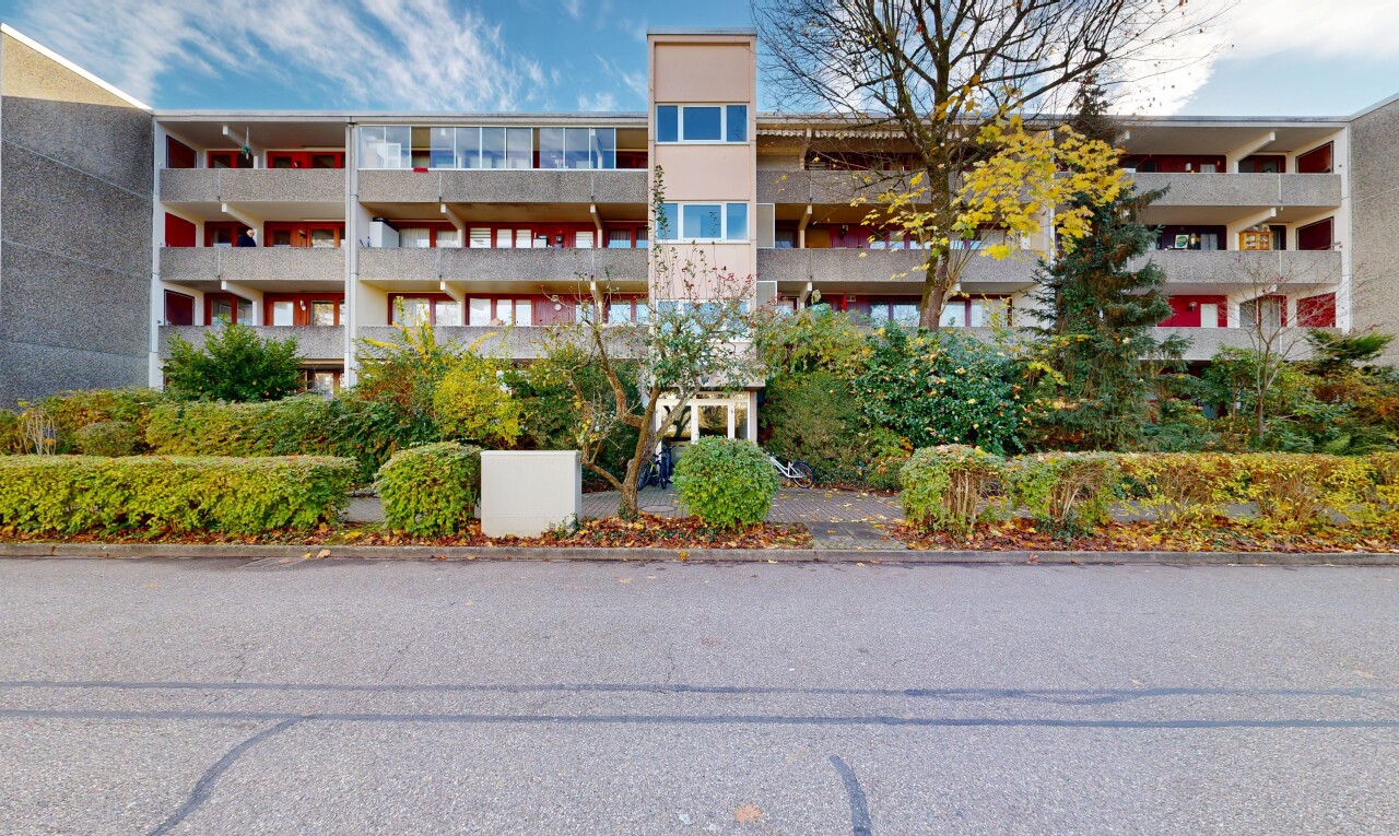 view of apartment building / complex