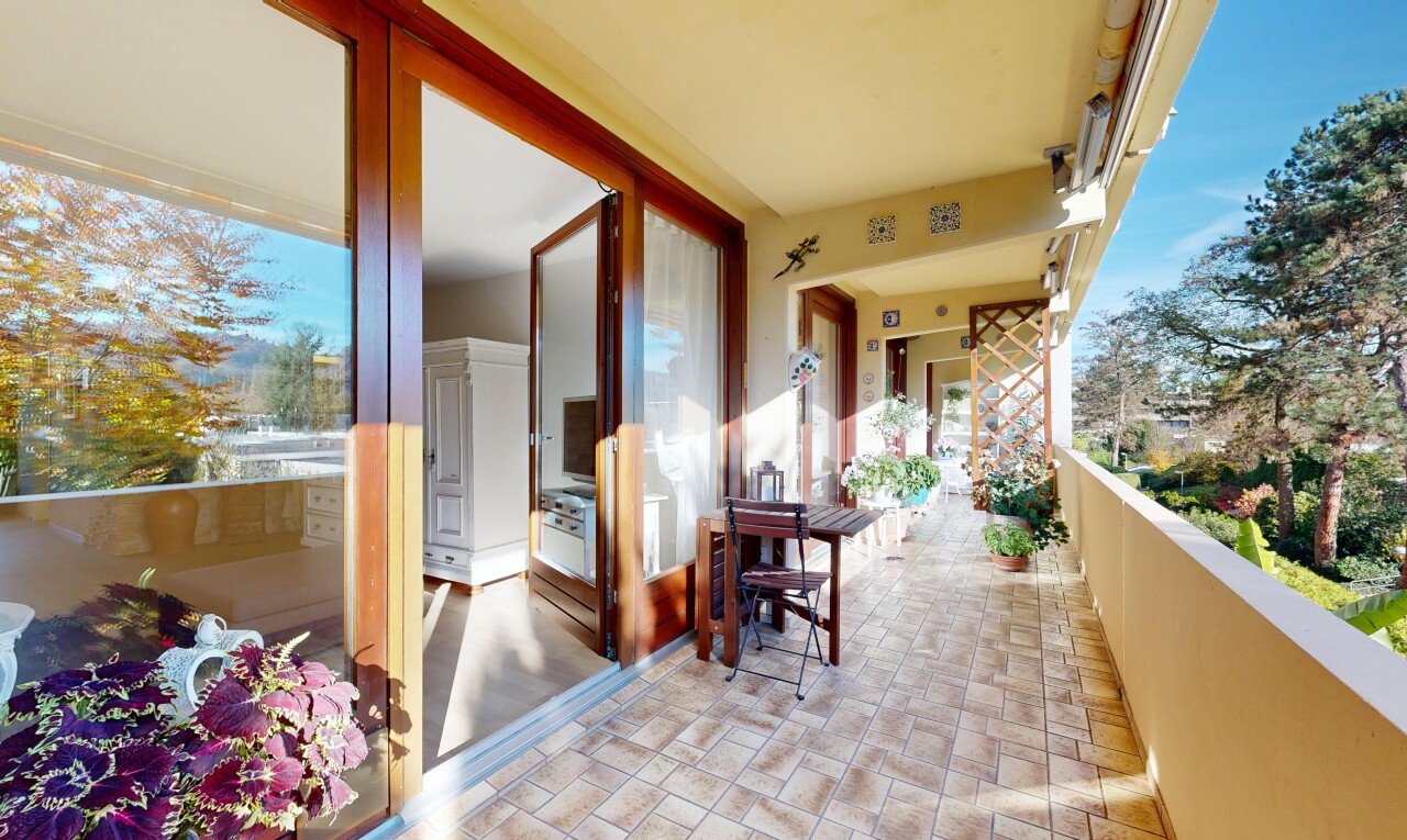 patio / terrace featuring a balcony
