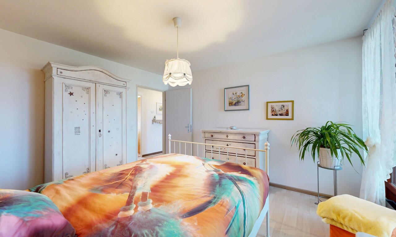 room featuring baseboards and carpet floors