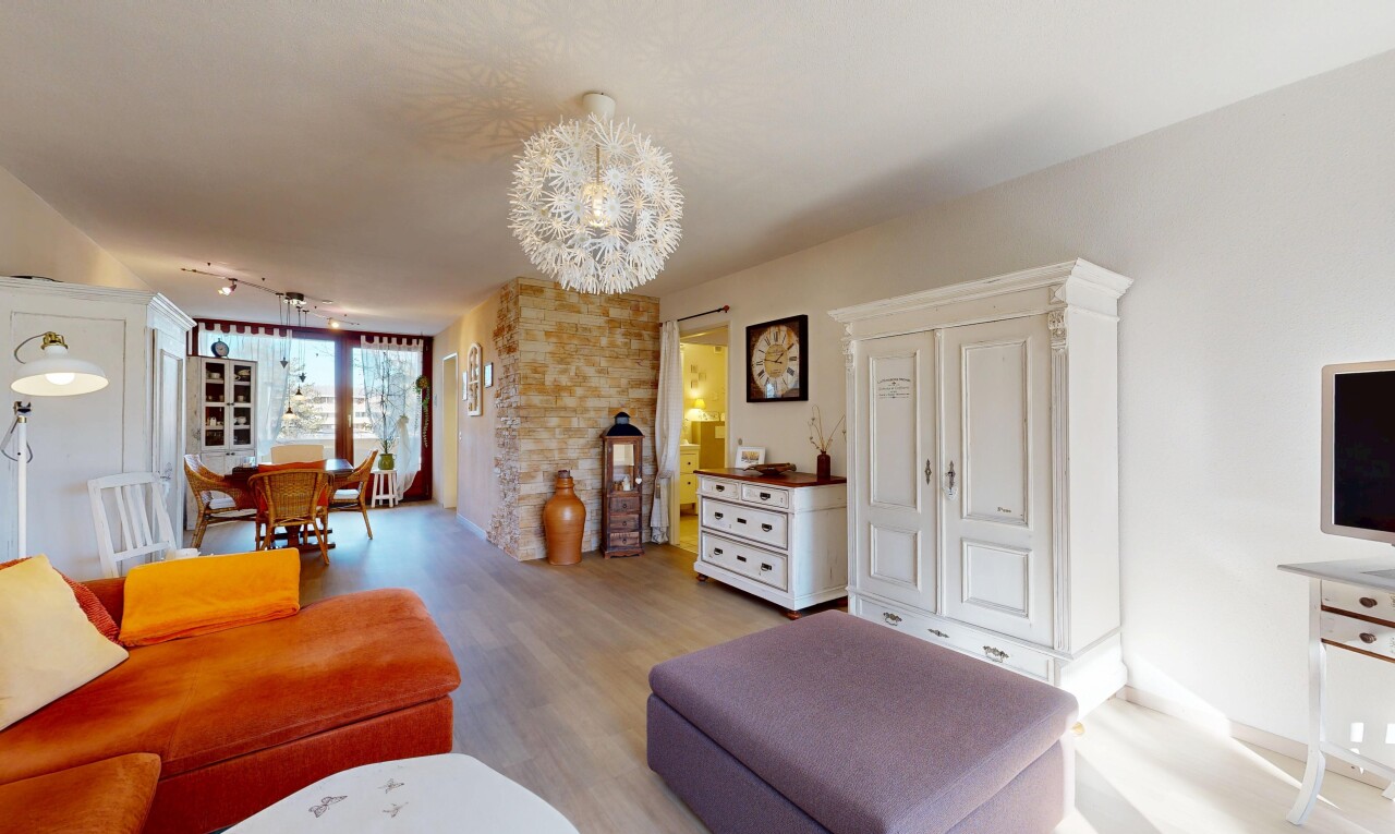 living room featuring a chandelier and light wood-style floors