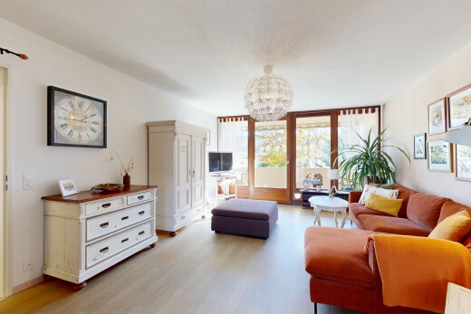 living room with light wood-style flooring, a chandelier, and floor to ceiling windows