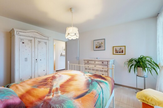 zimmer / schlafzimmer mit drywall, gipskartonwand, inside property, baseboards wall, und sockelleisten