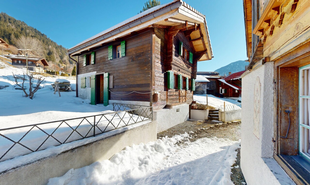 façade avec snow, bardage horizontal, bardage en bois, day time, et vue sur la montagne
