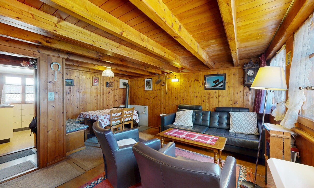 salon / salle à manger avec inside property, natural light, lumière naturelle, beamed ceiling, et plafond à poutres