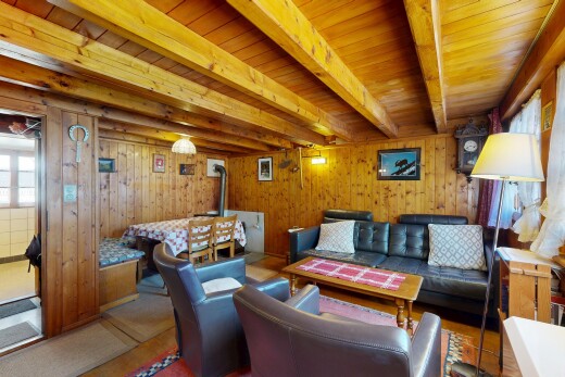 salon / salle à manger avec inside property, natural light, lumière naturelle, beamed ceiling, et plafond à poutres