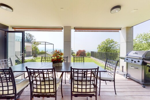 terrasse mit essbereich im freien, zaun, und grill