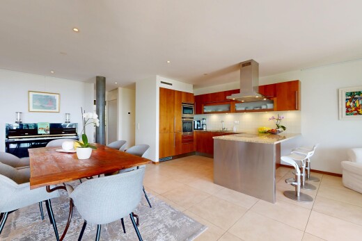 innenraum mit gipskartonwand und fliesenboden